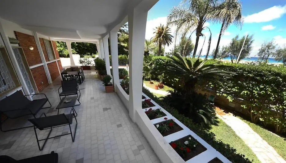 Dom wakacyjny Villa Azzurra Beachfront Mondello - Palermo