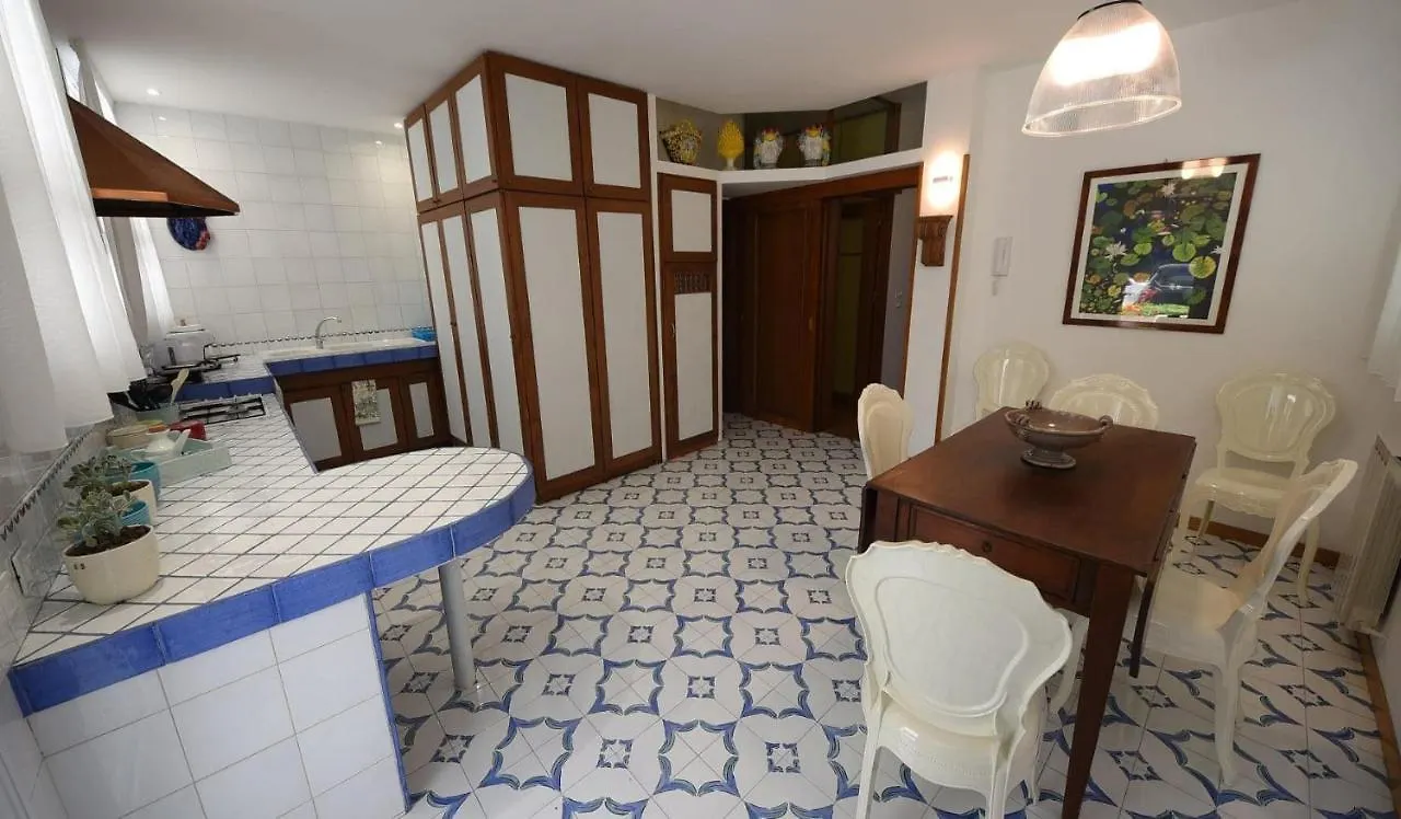 Villa Azzurra Beachfront Mondello - Palermo 0*,